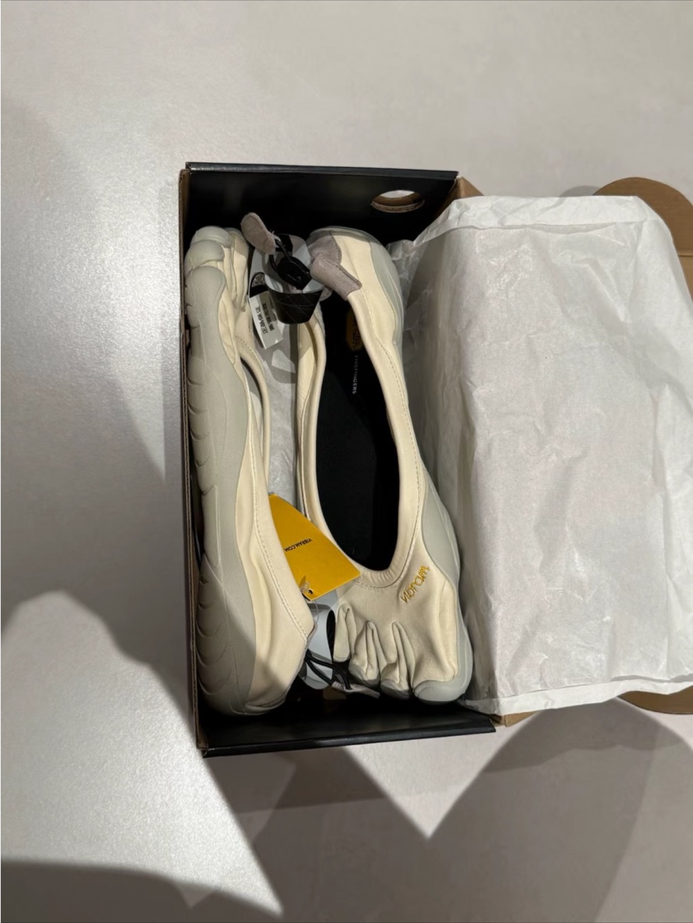 New Vibram evo Women’s slip on Toe Flats - Picture 3 of 5